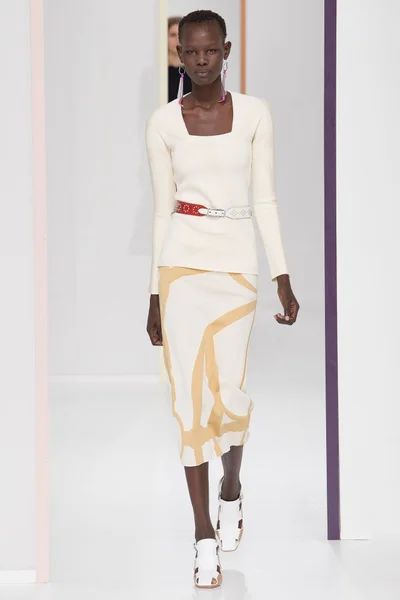 Look 18